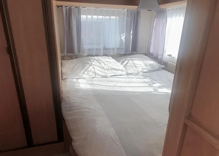 אתר קמפינג Przyczepy Kempingowe Azur Blisko Plazy I Centrum *