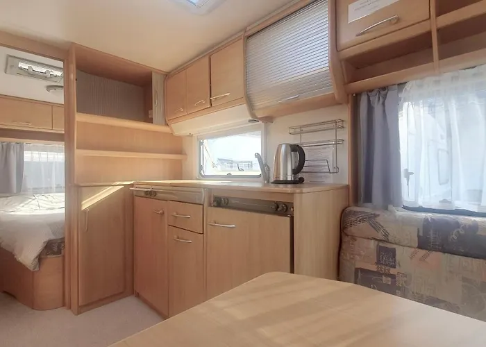 אתר קמפינג Przyczepy Kempingowe Azur Blisko Plazy I Centrum