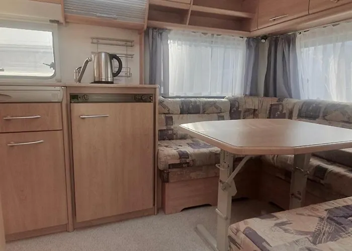 אתר קמפינג Przyczepy Kempingowe Azur Blisko Plazy I Centrum