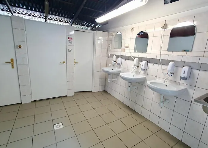 אתר קמפינג Przyczepy Kempingowe Azur Blisko Plazy I Centrum